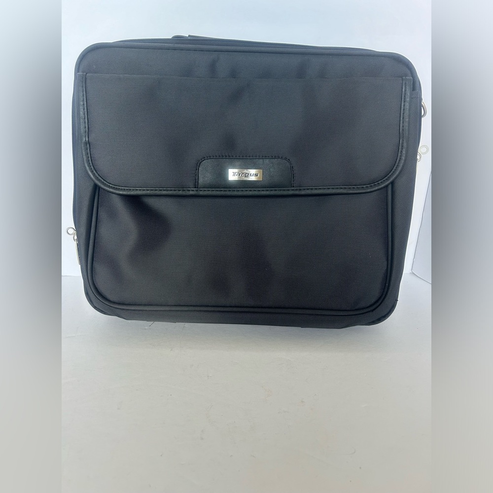 Targus 16" Briefcase Laptop Bag TBC023-02 Black.‎ NWOT